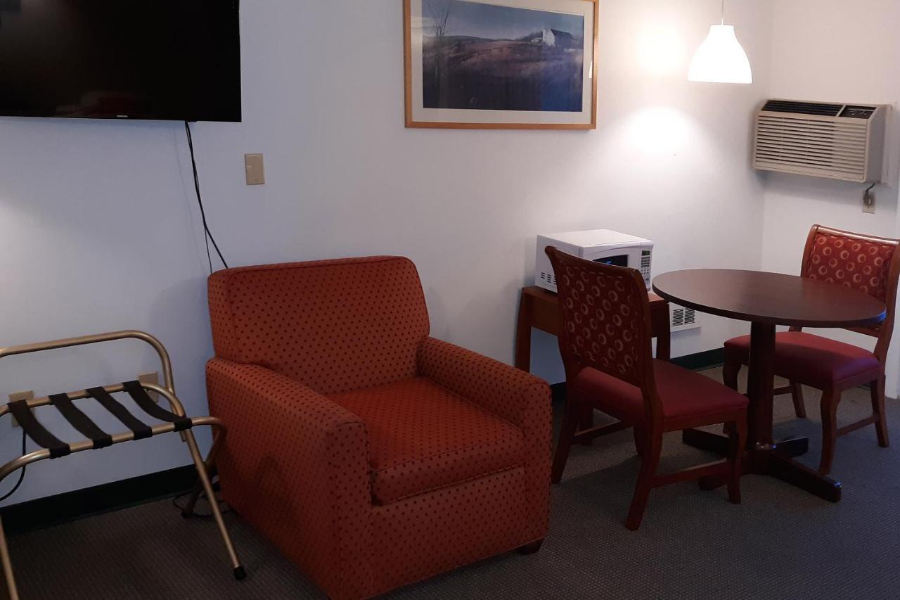 Iron Horse Inn シムズベリー エクステリア 写真